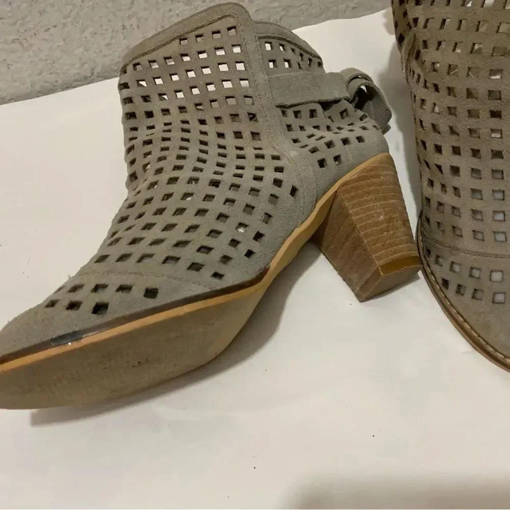 EUC Anthropologie Gray Faryl Robin Bow Tied Cut out Botties Boots 7 shoes heels